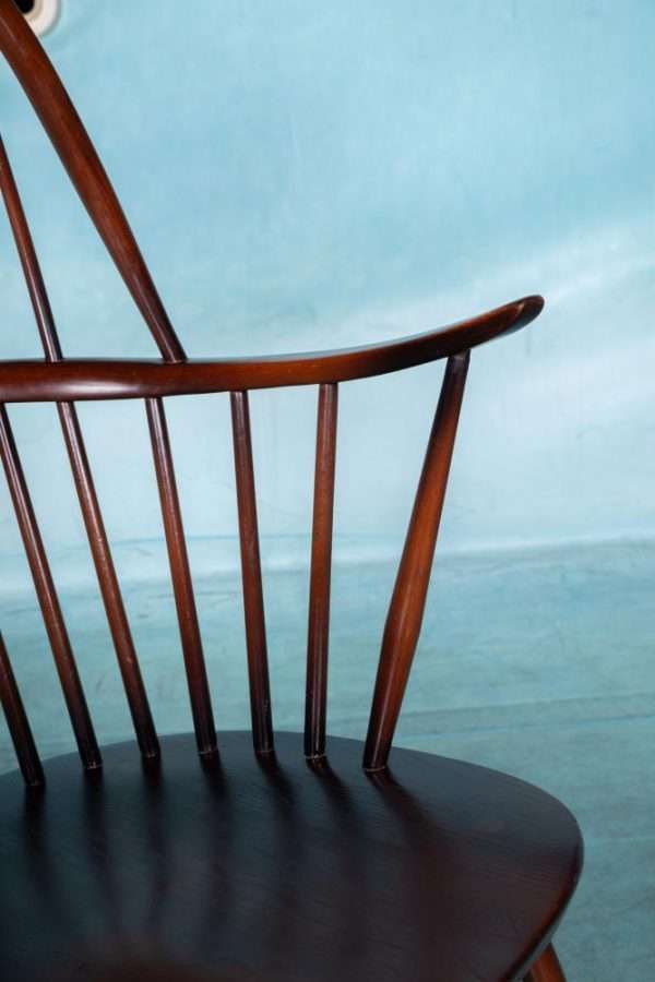 photo furniture Ercol Fireside Chair Model 472 Jaren 1960 Beukenhout
