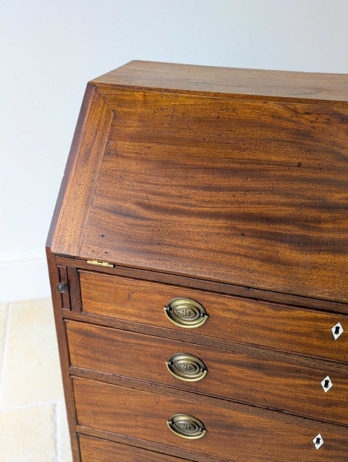 995.0 Antique Georgian Mahogany Bureau C.1800 photo