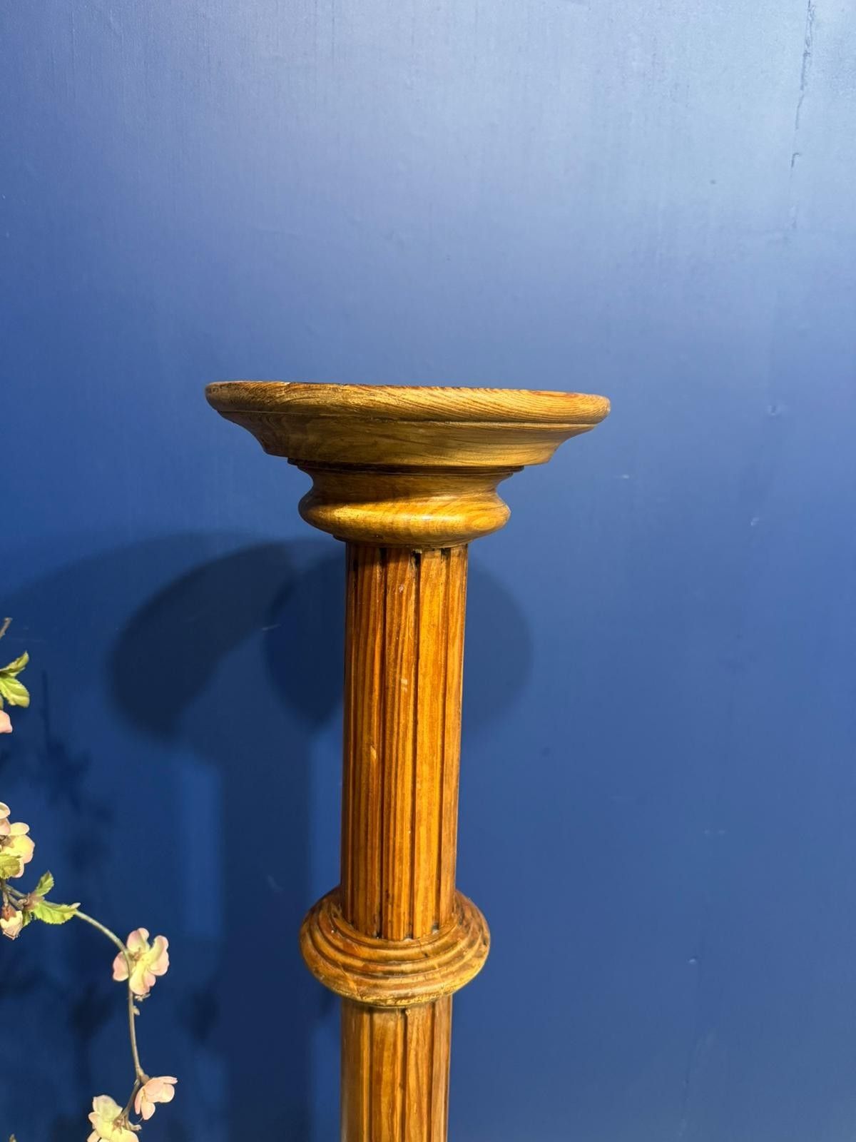 photo furniture Vintage Plant Stand Wooden Pine Turned Column  Pedestal Jardiniere