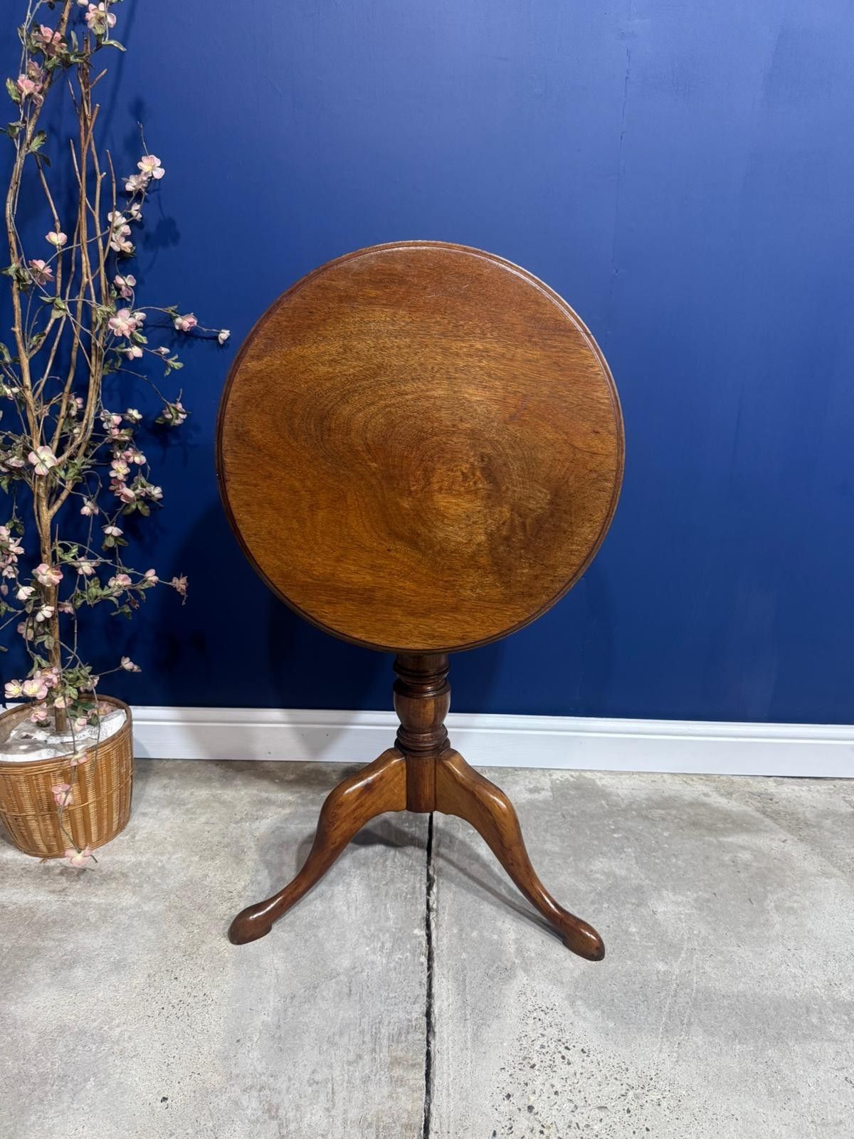 Victorian Tilt Top Wine Table Tripod Side Table Plant Lamp Stand Antique photo vinterior
