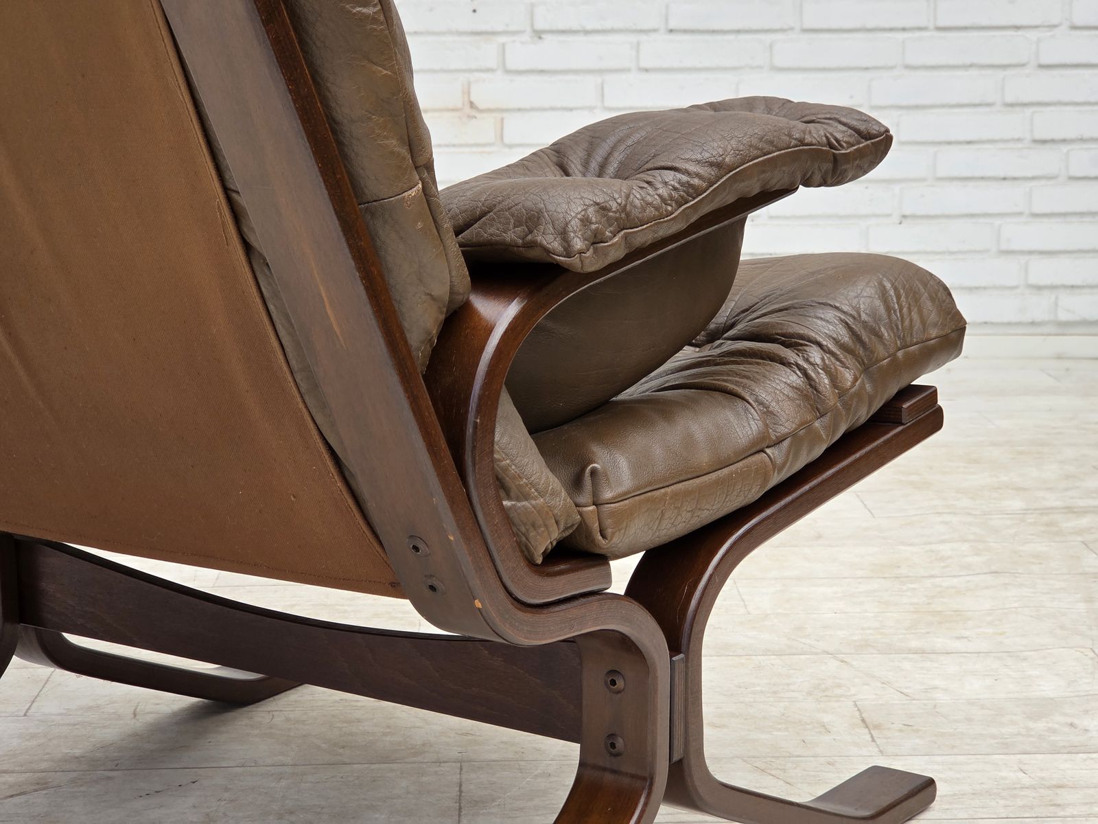Meubels Ca. Jaren 1970, Scandinavisch Design, Fauteuil In Bruin Meubelleer. photo