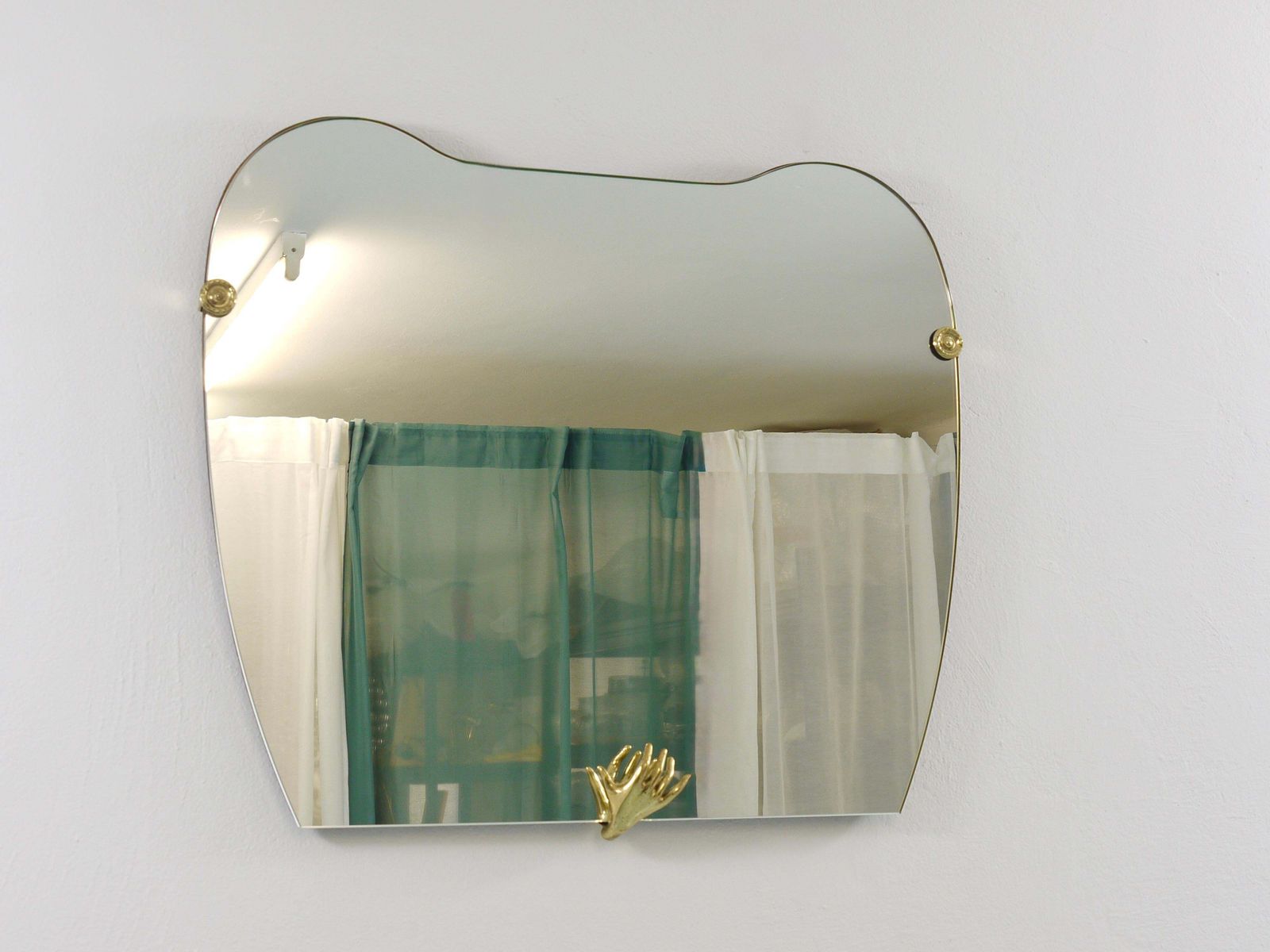 photo vinterior Scultpural Brass Hand Mid Century Wall Mirror, Italy, 1950s