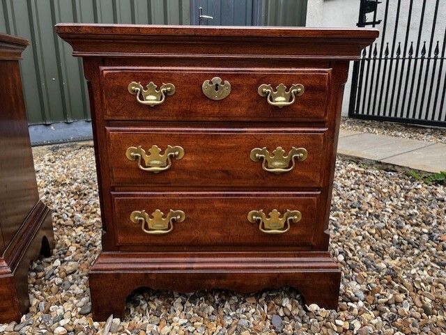 photo furniture A Pair Of High Quality Georgian Style Mahogany Chests