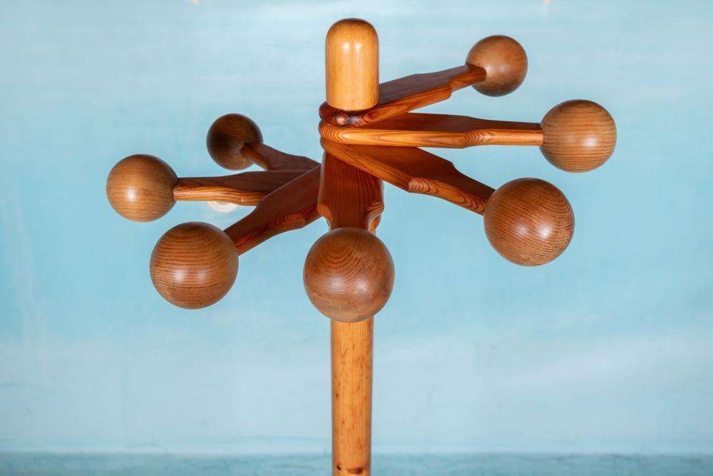 Space Age Jaren '70 Kapstok Van Grenenhout, Minimalistisch En Organisch photo buy