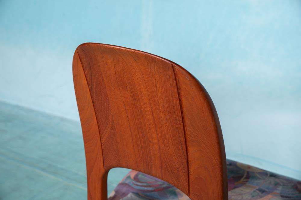 photo for sale Japandi Deens Design Eetkamerstoelen Jaren '70 – Teakhouten