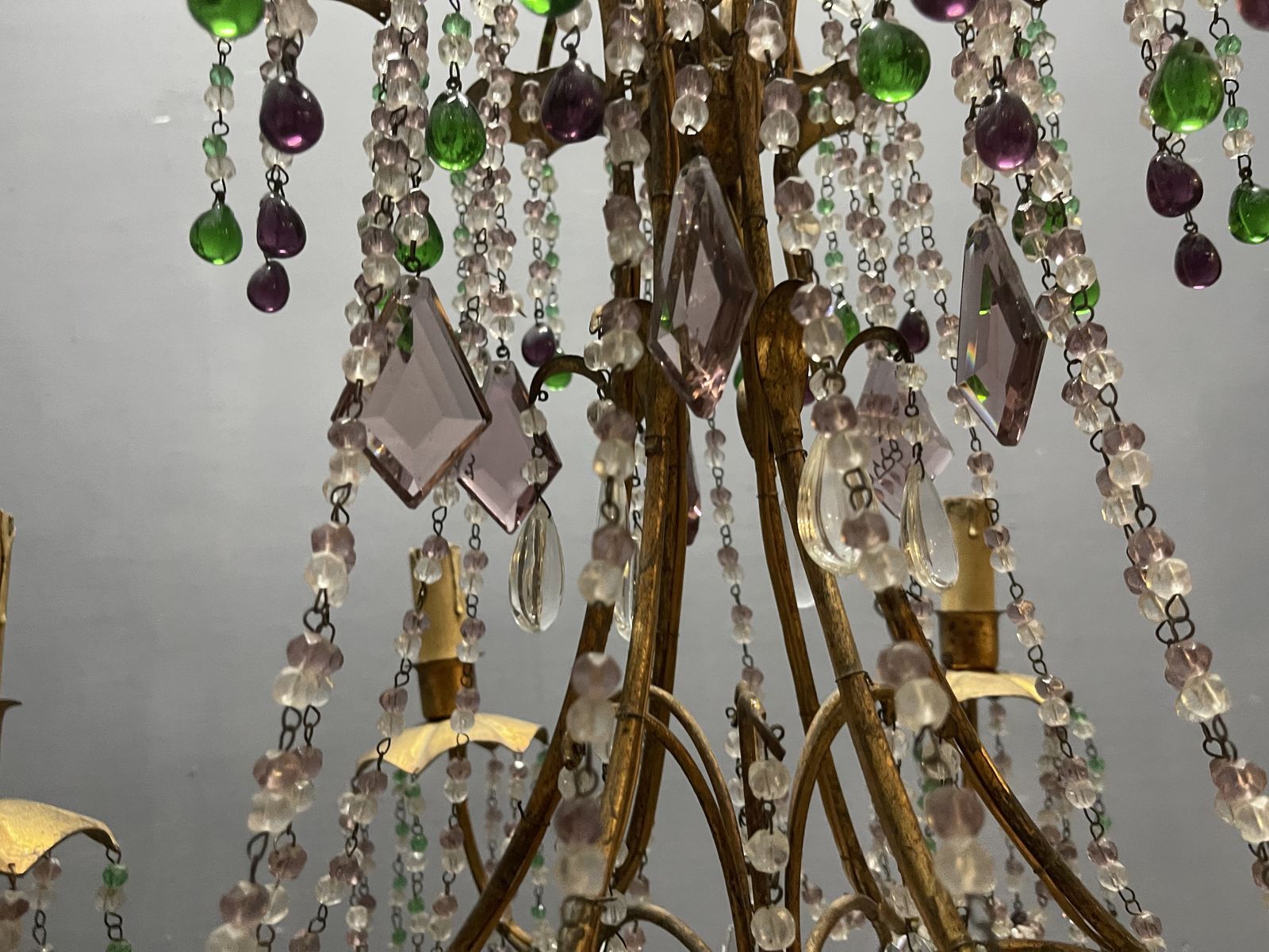 1950s Italian Florentine Tole Gilt Murano Glass Beaded 6 Light Chandelier photo vinterior