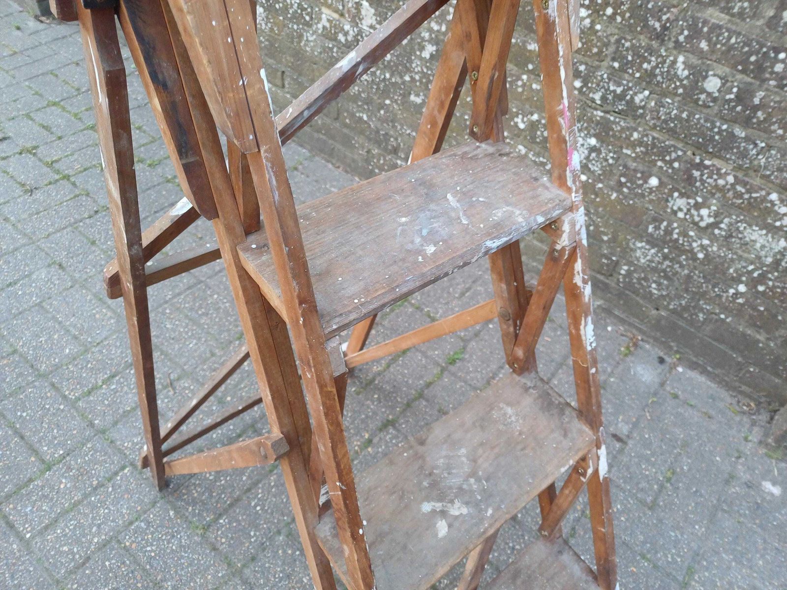 photo vinterior Antique Wooden Step Ladder Early 20th Century Pine Stand Rustic Shelving Display Clothes Rack Shabby Chic Folding Decor