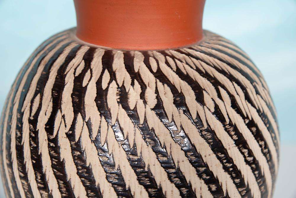 Vintage Wekara Sgraffito Vaas, Minimalistische Keramische Vaas photo buy