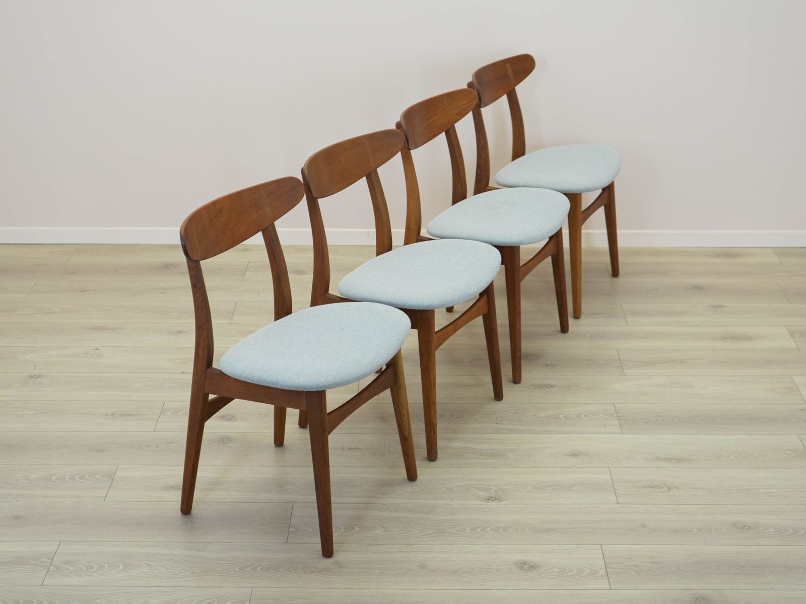 Set Van Vier Stoelen Ch30, Deens Design, Ca. Jaren 1960, Ontwerper: Hans J. Wegner photo Meubels
