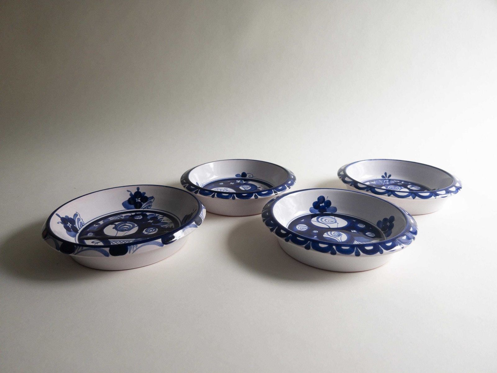 photo vinterior Swiss Pottery By Luzerner Keramik   Blue And White Bowls   Floral Decor   Set Of 4