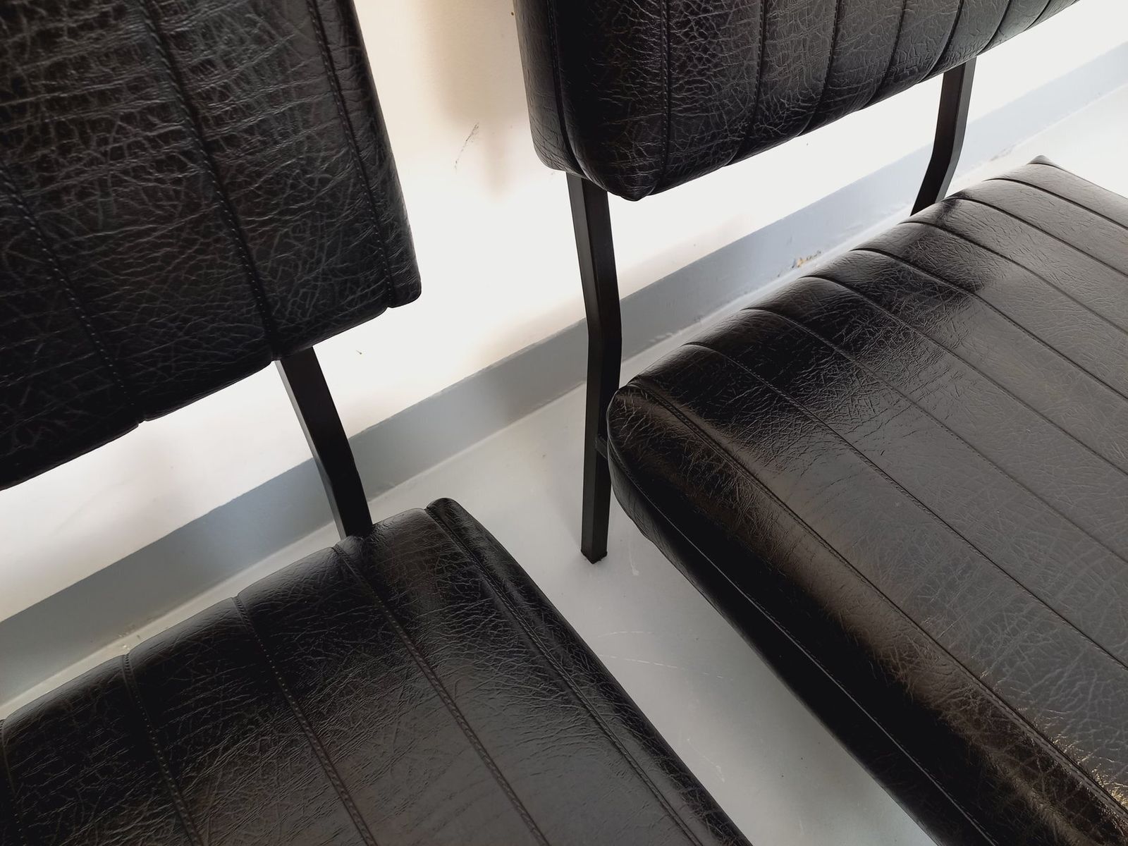 photo furniture 2 Modernist Armchairs In Black Imitation Leather And Metal
