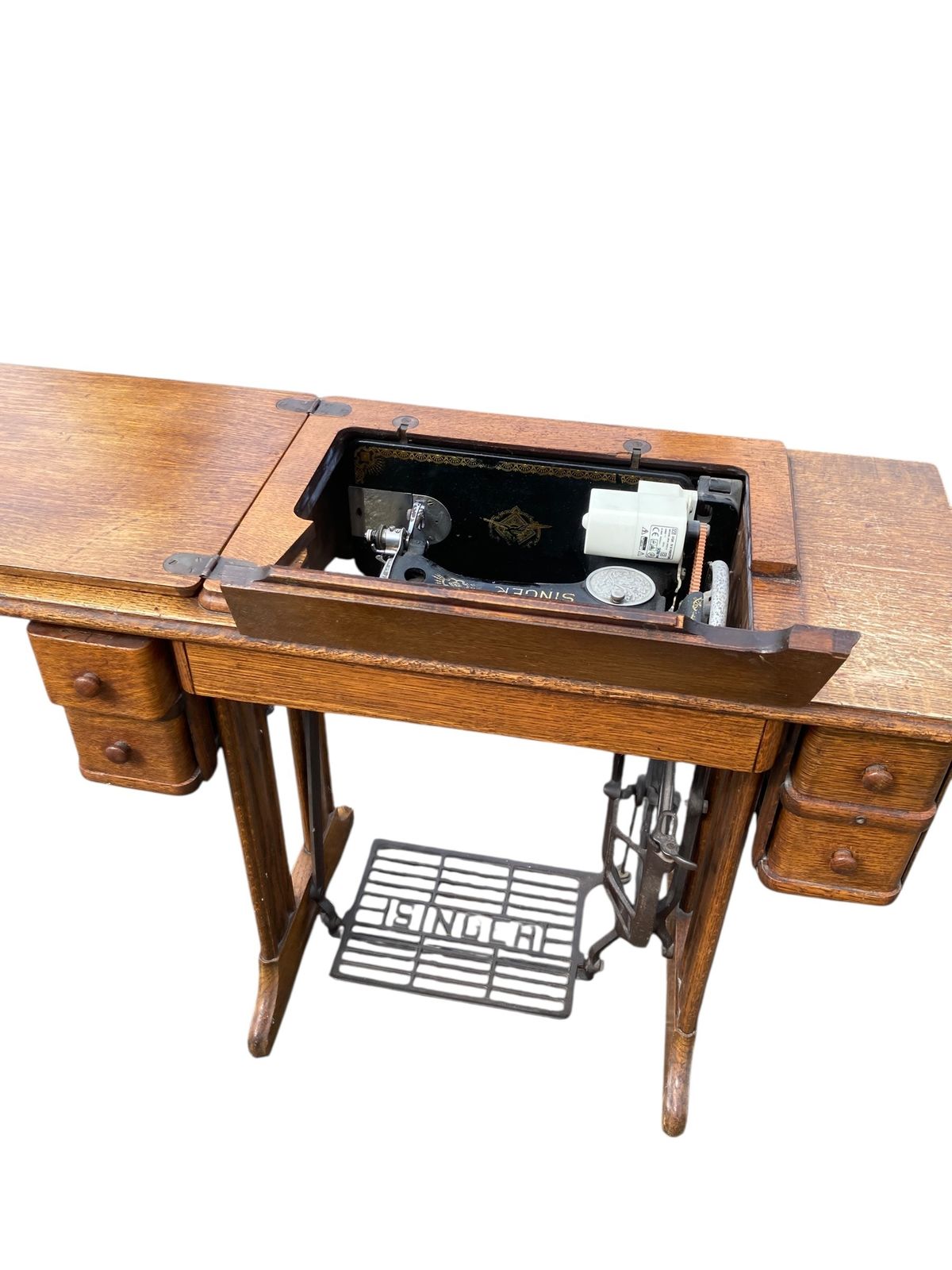 Vintage Singer Treadle Sewing Machine, Early 20th Century, Operational photo vintage