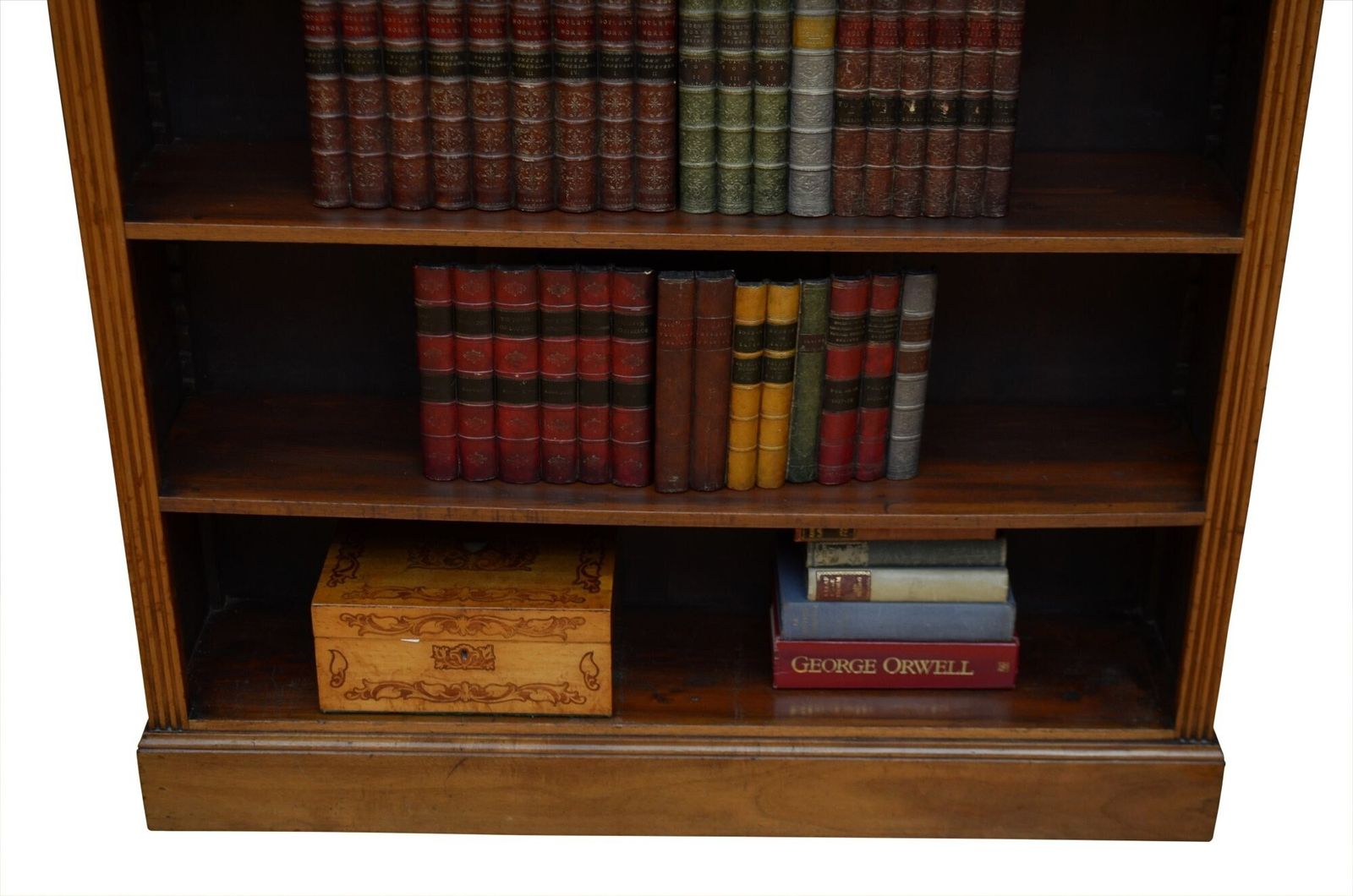 photo vinterior English Edwardian Walnut Open Bookcase C1900s.