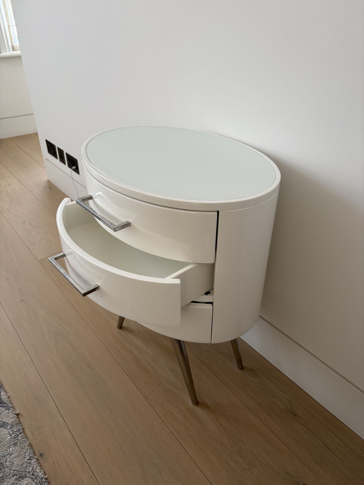 Pair Of Kelly Hoppen Diaz Nightstands / Bedside Tables – High Gloss White photo 450.0
