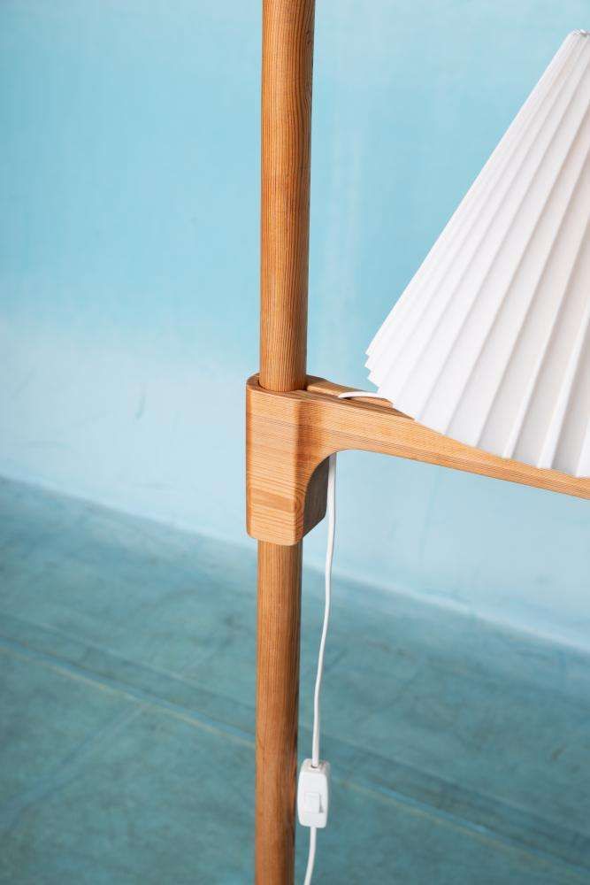 Minimalistische Carl Malmsten Vloerlamp – Grenen Vloerlamp, Zweden photo 808.0