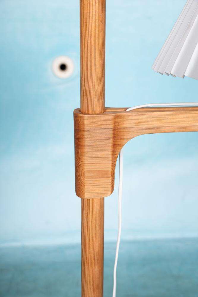 Minimalistische Carl Malmsten Vloerlamp – Grenen Vloerlamp, Zweden photo vinterior