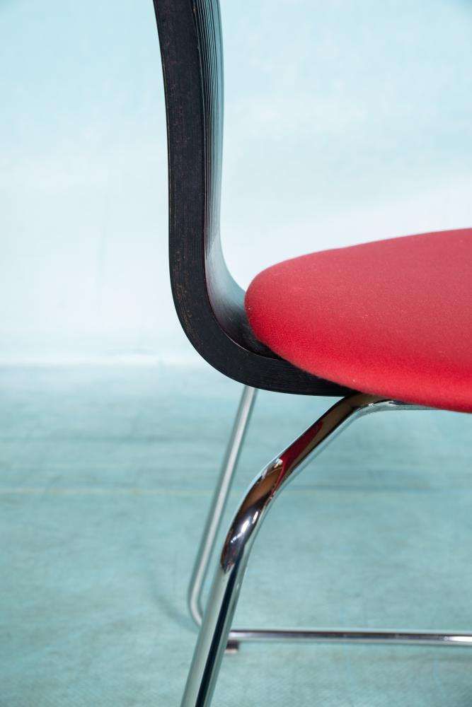 photo vinterior Postmodern Westnofa Totem Dining Chairs 80s Minimalist