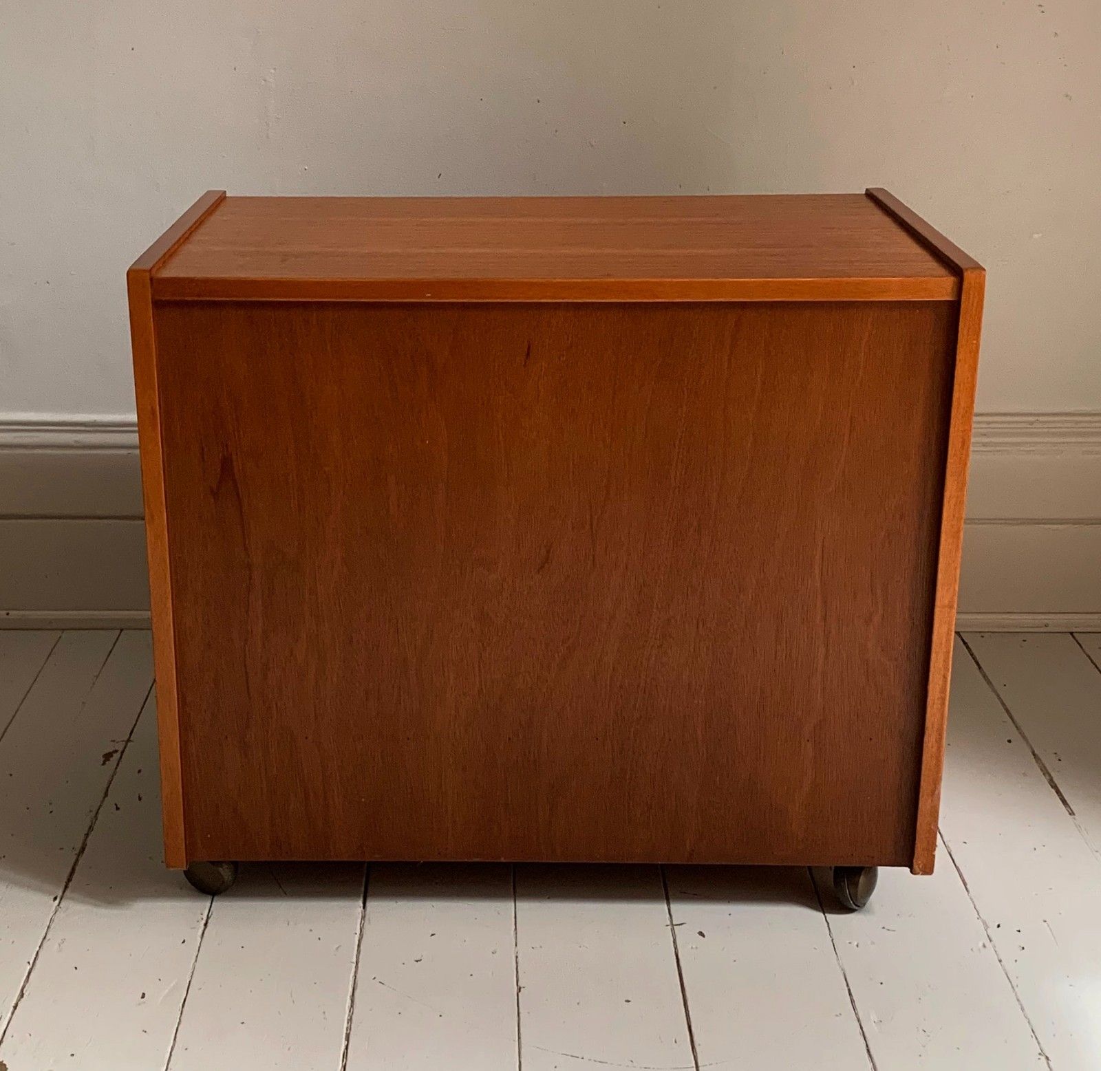 Mid Century Modern Teak Media / Vinyl / Record / Tape Cabinet On Castors photo vinterior