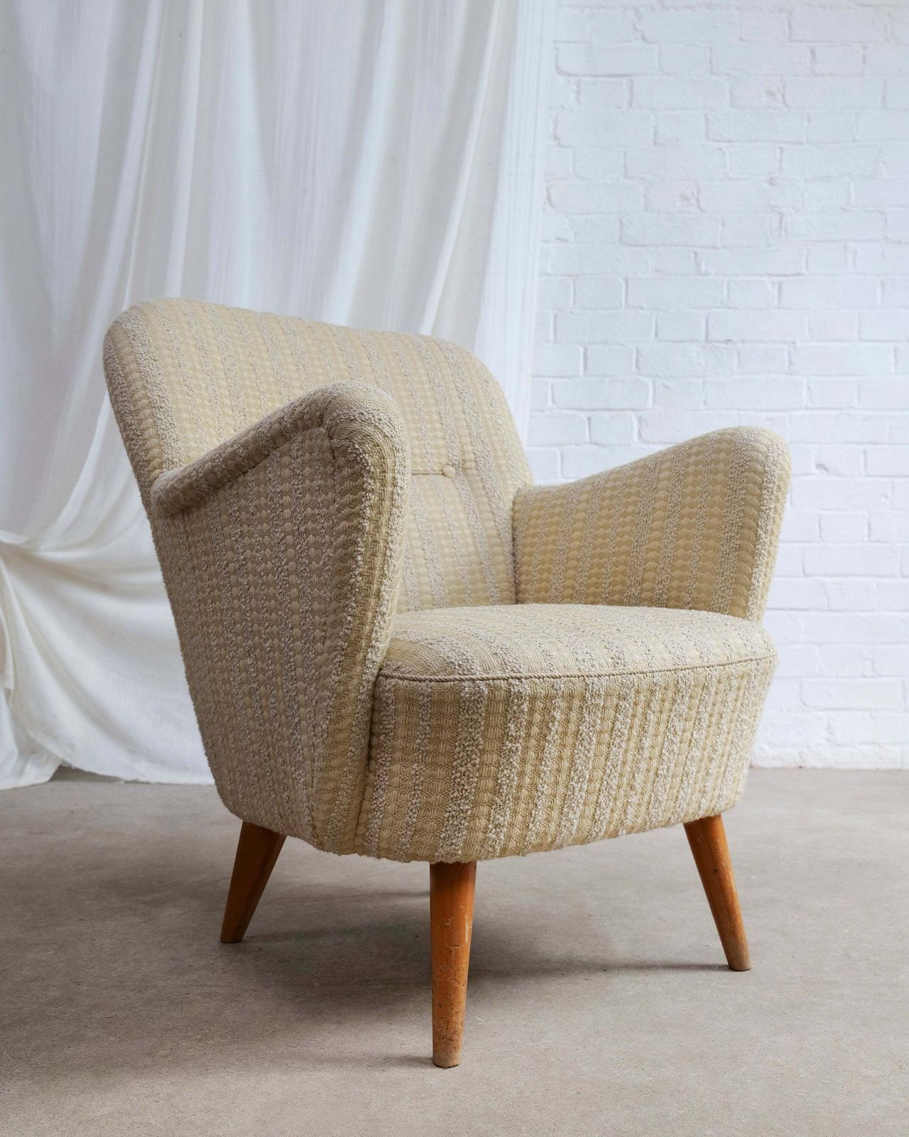 Mid Century Pale Yellow Armchair, Europe Mid 20th Century photo 550.0