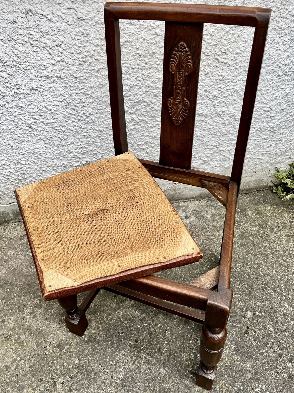 photo vinterior Pair Of Vintage Oak Dining Chairs Tudor Jacobean Farmhouse Carved Wooden Chairs