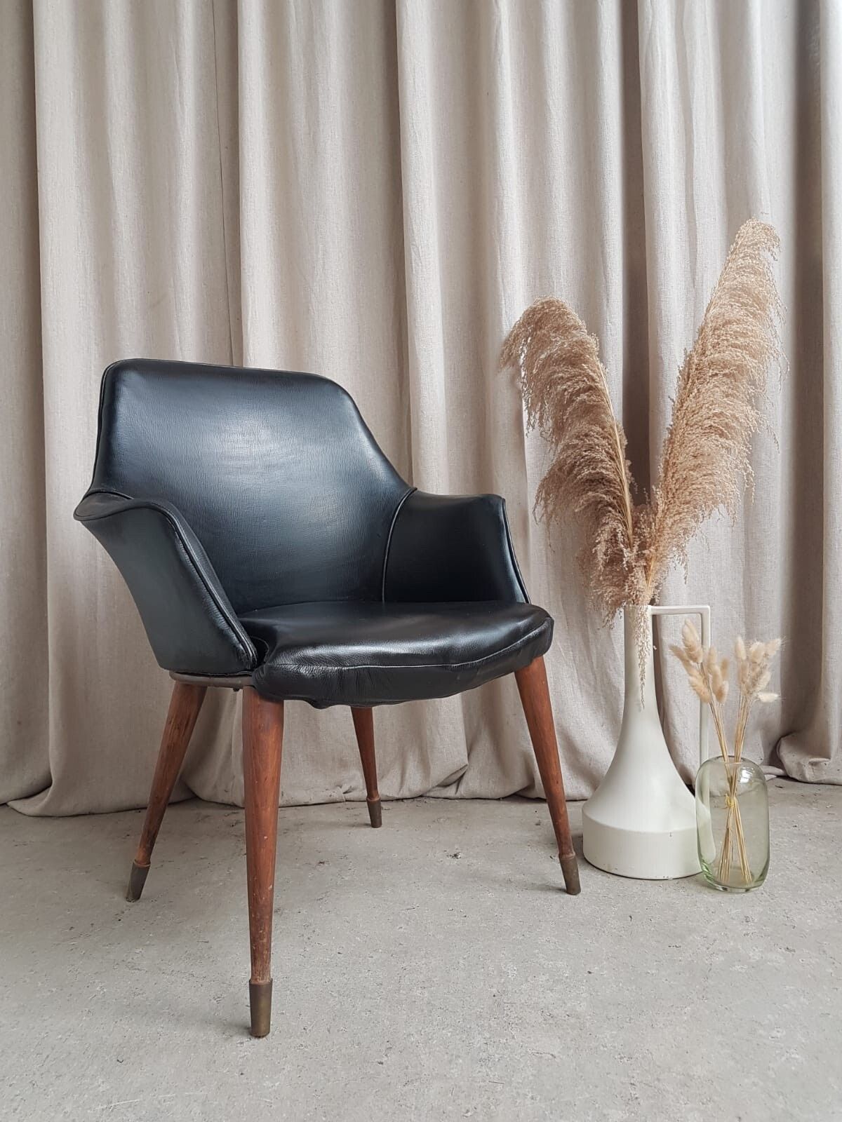Vtg Mid Century Vinyl Leather Cocktail Chair Retro Danish Italian Design R536