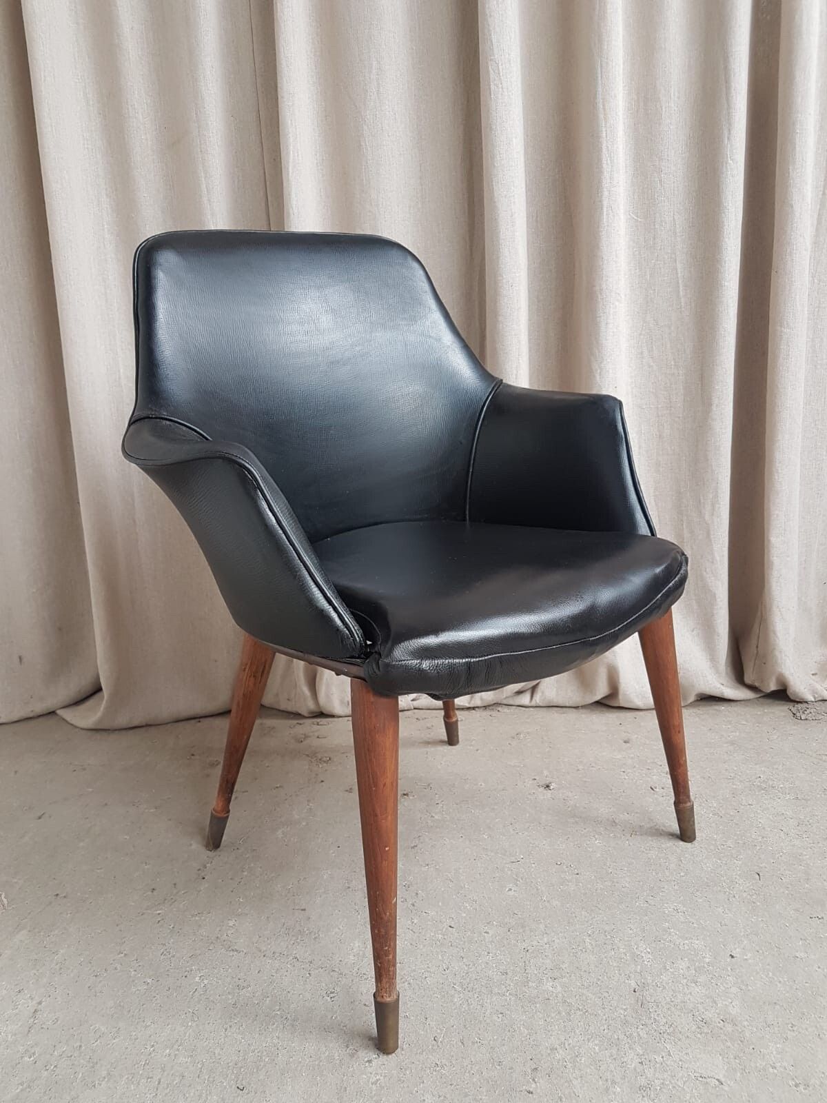 photo furniture Vtg Mid Century Vinyl Leather Cocktail Chair Retro Danish Italian Design R536