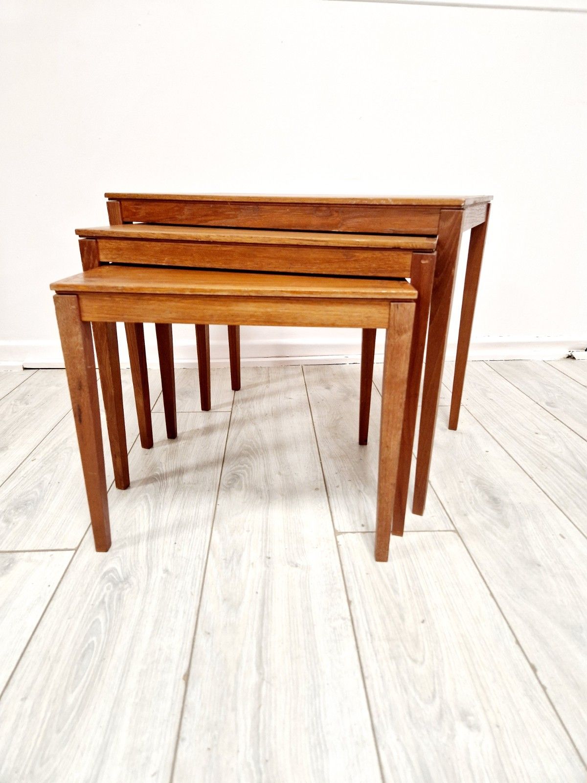 photo furniture Mid Century Nest Of McIntosh Nest Of Tables 1960s