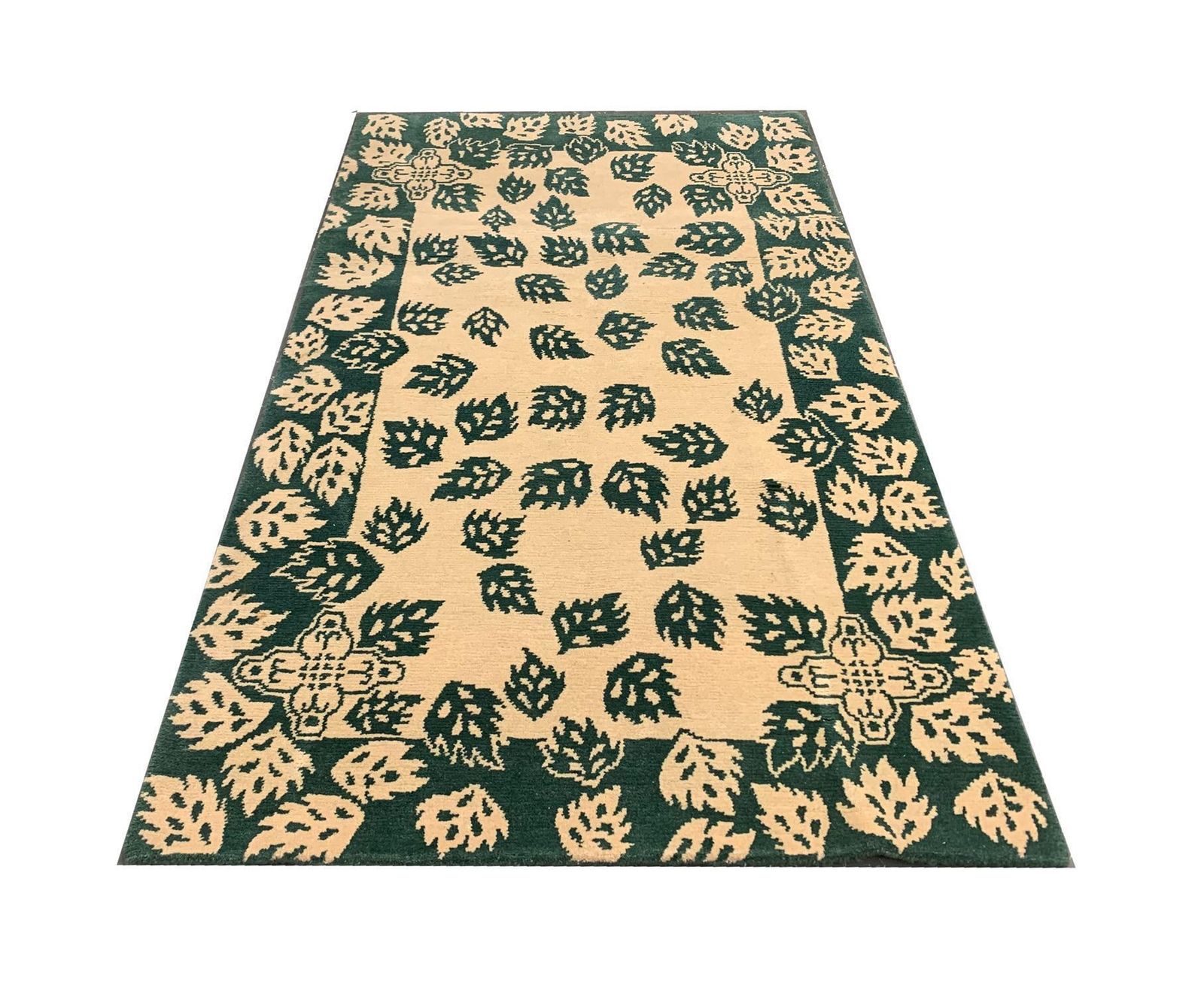 Tapis indien moderne noué à la main, motif feuilles vertes, laine et coton photo furniture