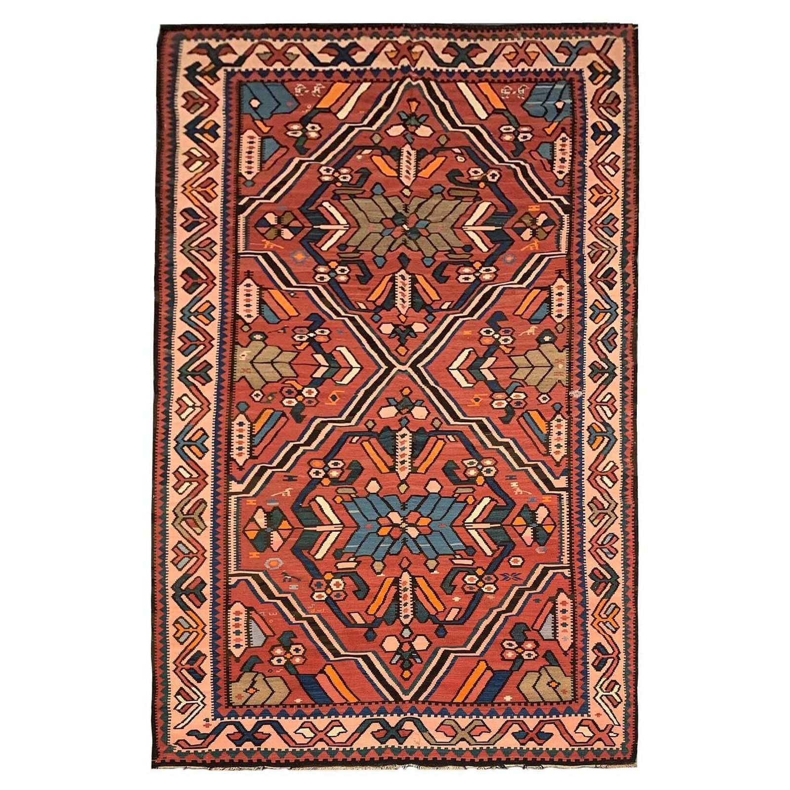 Tapis kilim d'époque caucasien en laine, motifs géométriques et animaliers