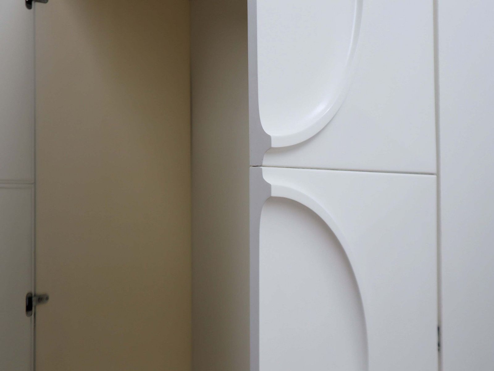 photo vinterior Armoire Space Age F.lli Proserpio laquée blanc, Italie, années 1960