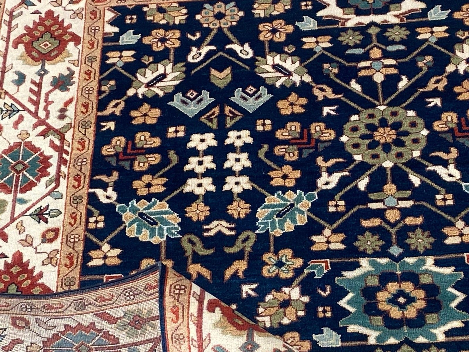 Tapis en laine contemporain fait main 8 x 10 ft, à motifs floraux bleu marine photo Textiles