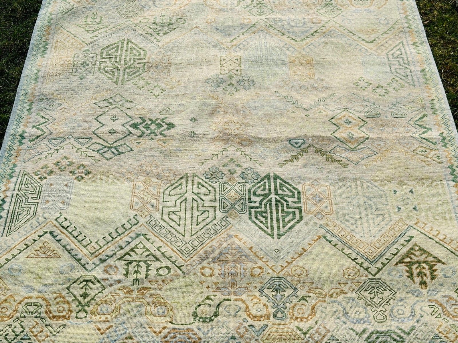 Tapis en laine noué à la main 245 x 305 cm, motif Oushak ivoire et vert sauge photo Textiles