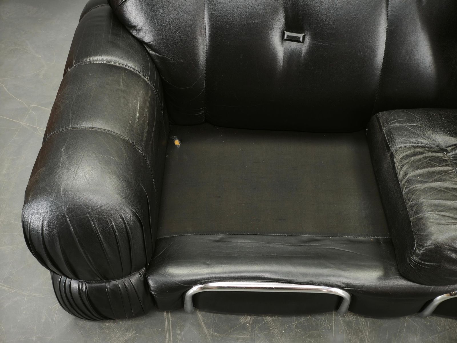 photo vinterior 1970s Italian Two Seat Sofa By Adriano Piazzesi In Chrome And Leatherette