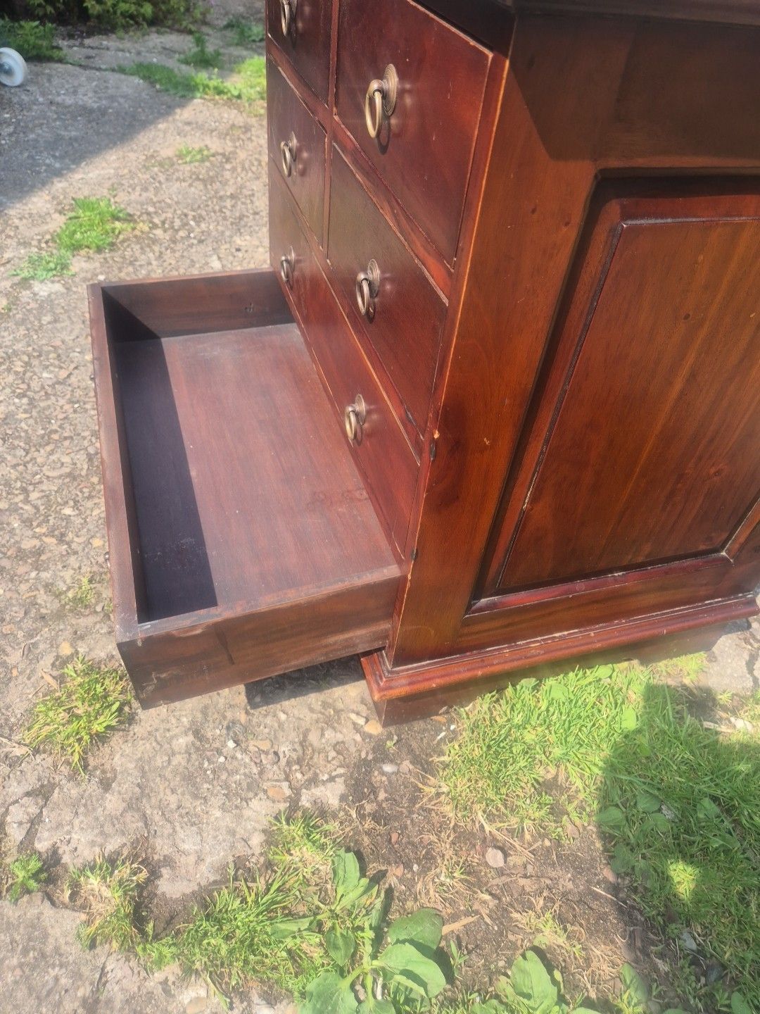 photo furniture Mahogany Small Chest Of Drawers, 4 Short & 2 Long, Solid Wood