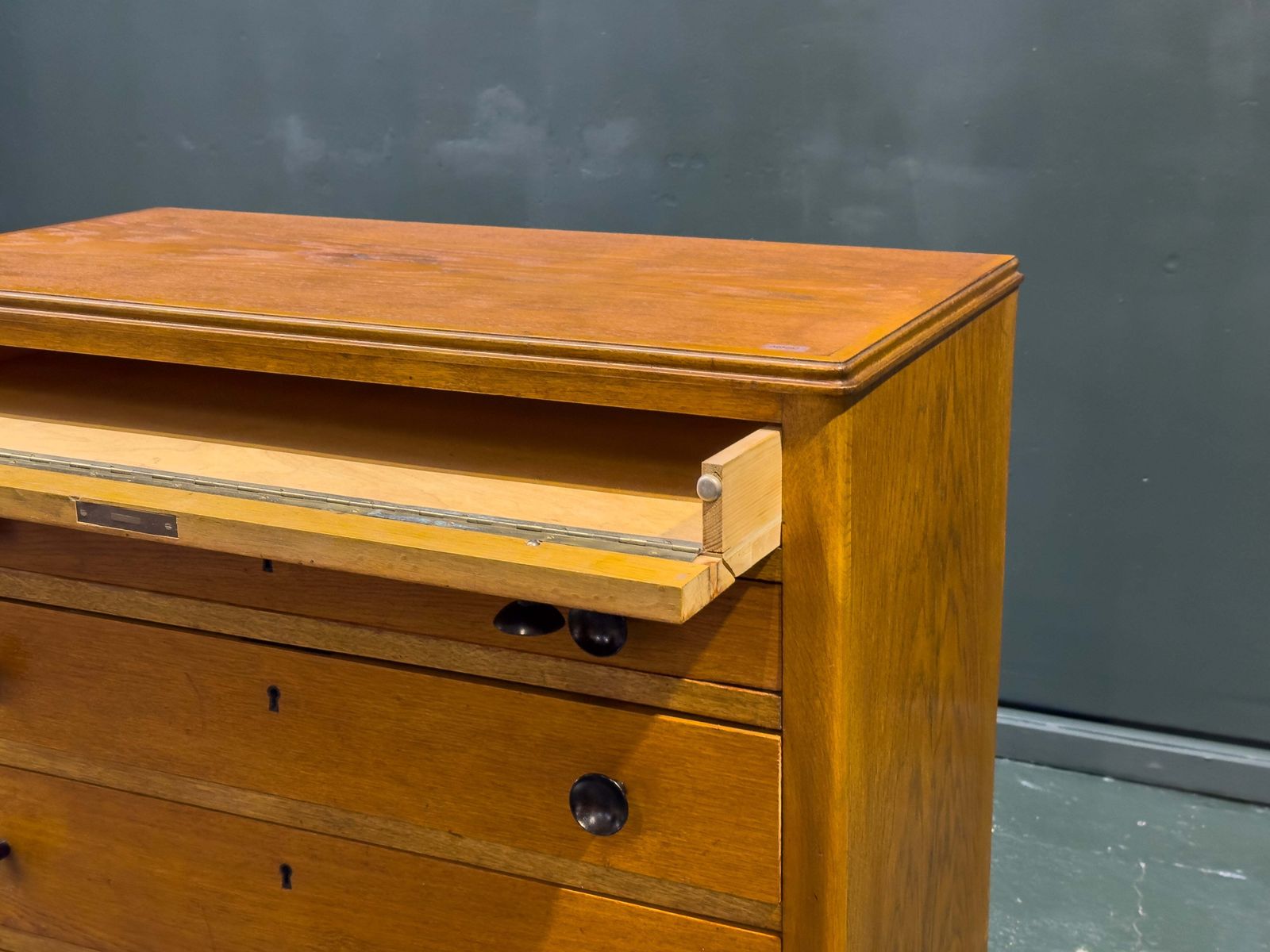 Furniture Chest Of Drawers With Wooden Handle photo