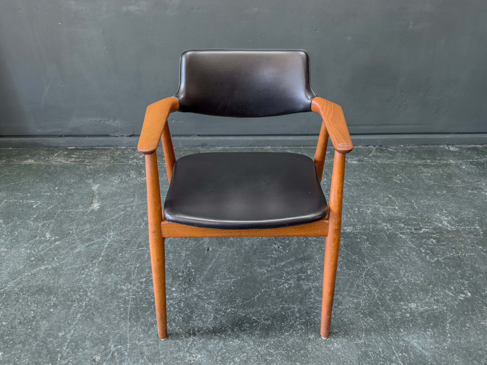 photo furniture Teak Gm11 Armchair By Svend Aage Eriksen Of Glostrup
