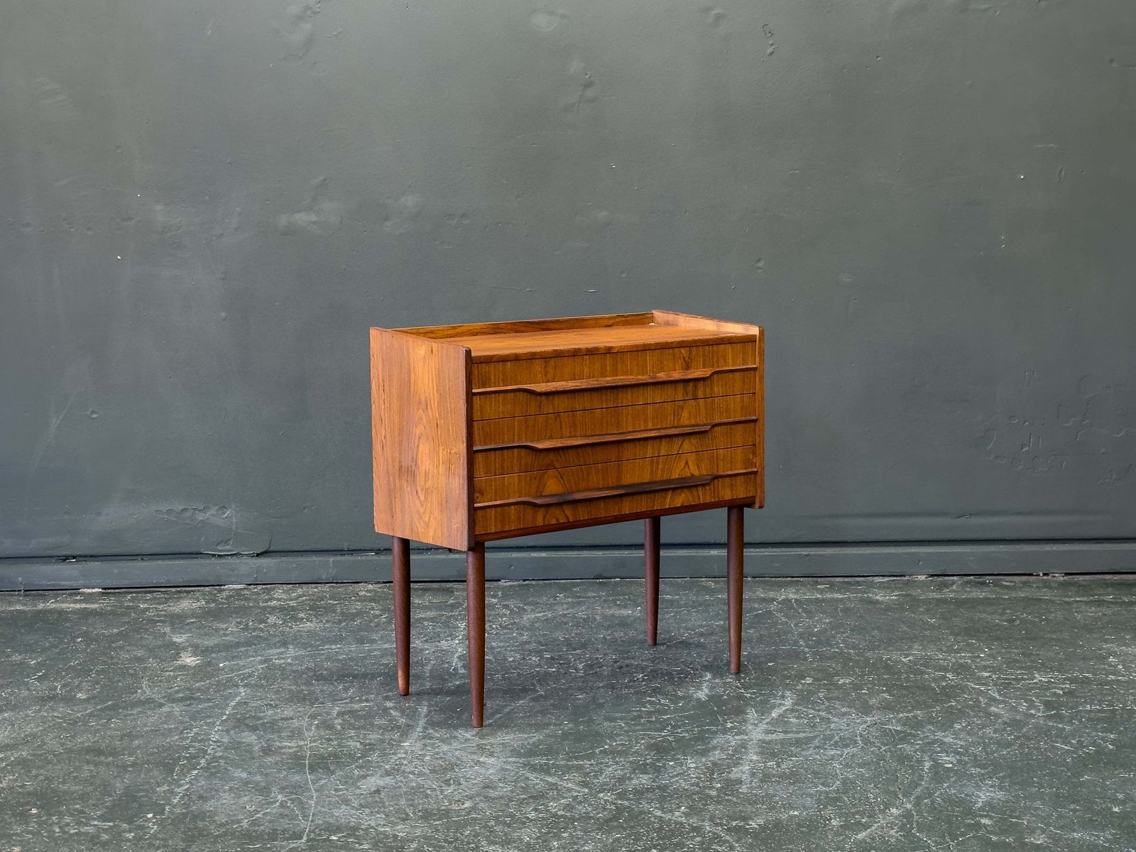 Small Rosewood Chest Of Drawers photo vinterior