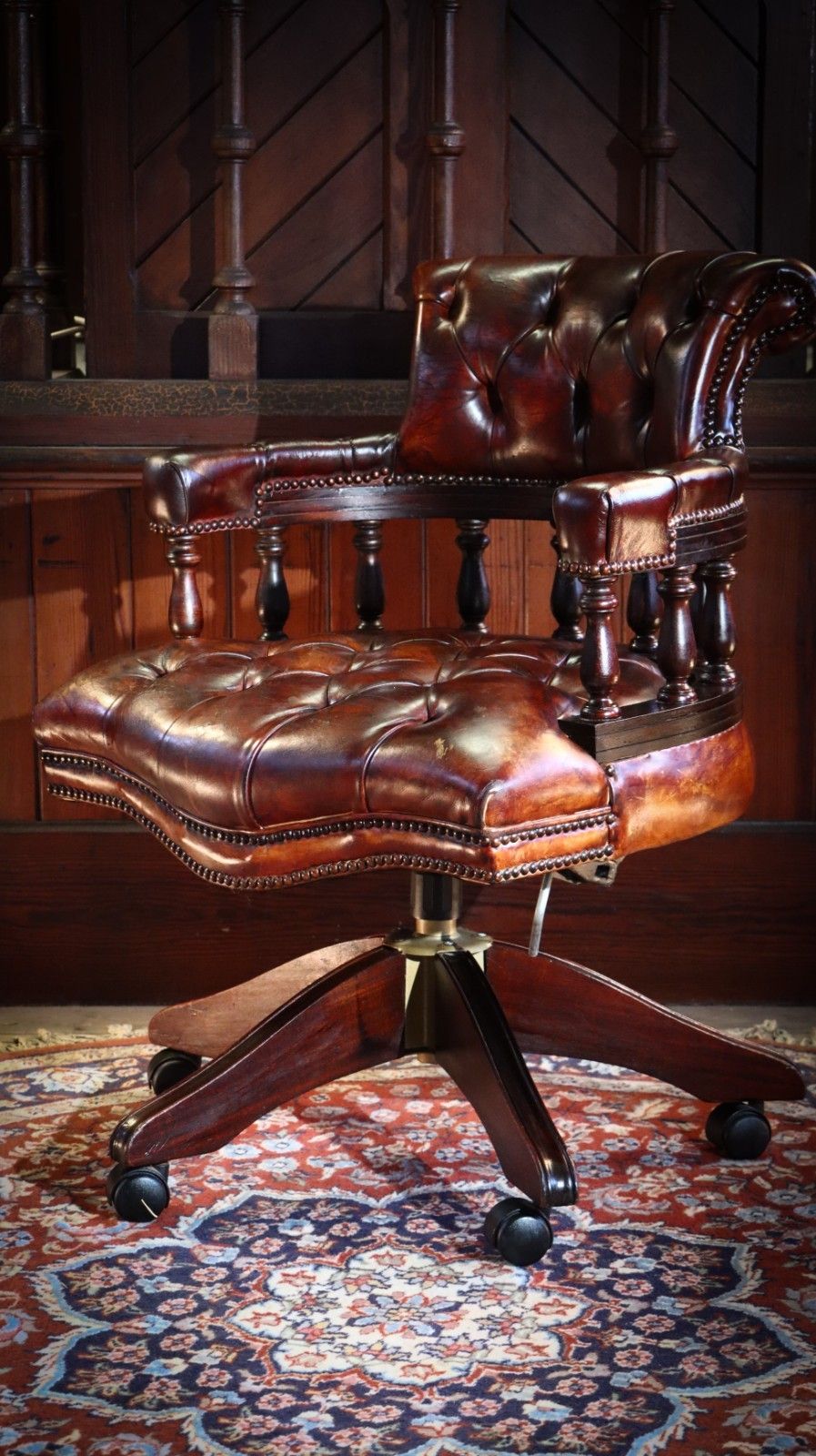 photo vintage Stunning George Smith Captains Swivel Leather Armchair Dark Tan Del 🚚