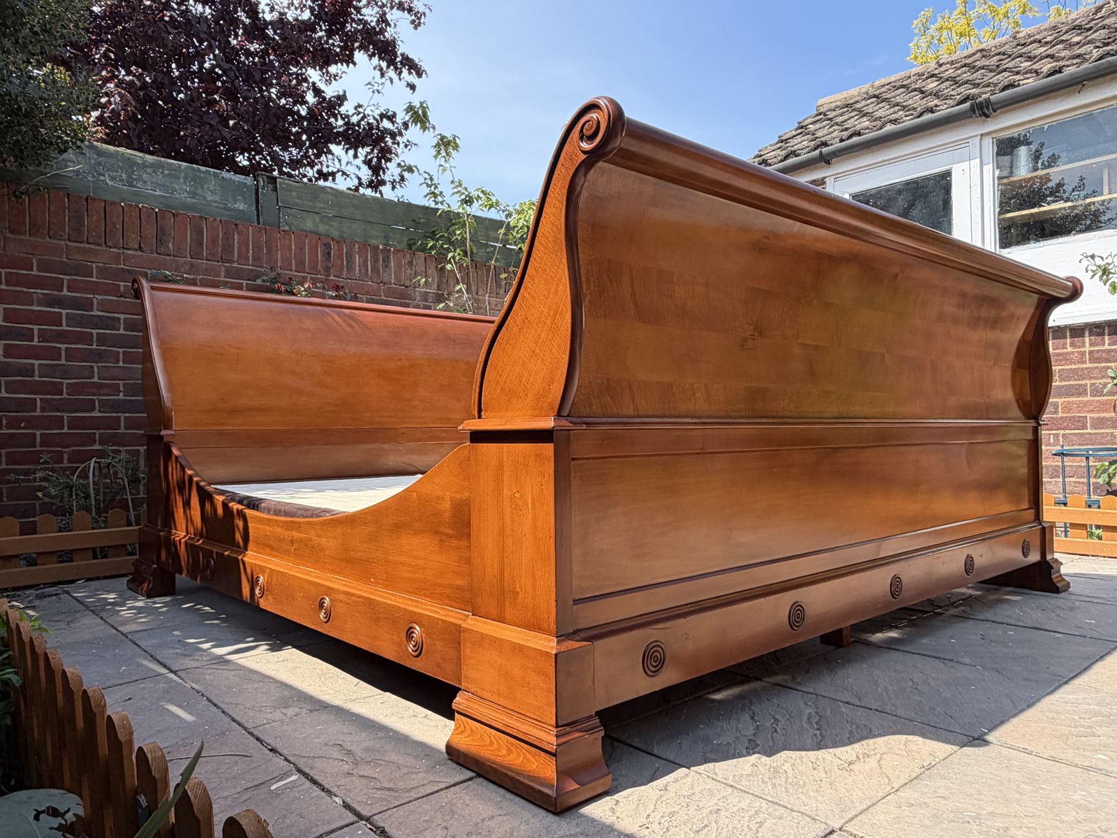 Glorious “And So To Bed” Luxury Chamonix Sleigh Emperor Frame   Great Condition – Rrp £7.5k photo furniture