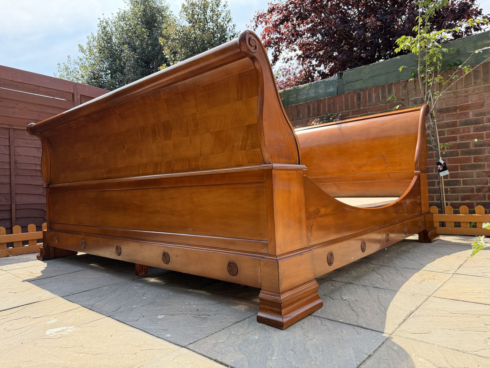 photo furniture Glorious “And So To Bed” Luxury Chamonix Sleigh Emperor Frame   Great Condition – Rrp £7.5k