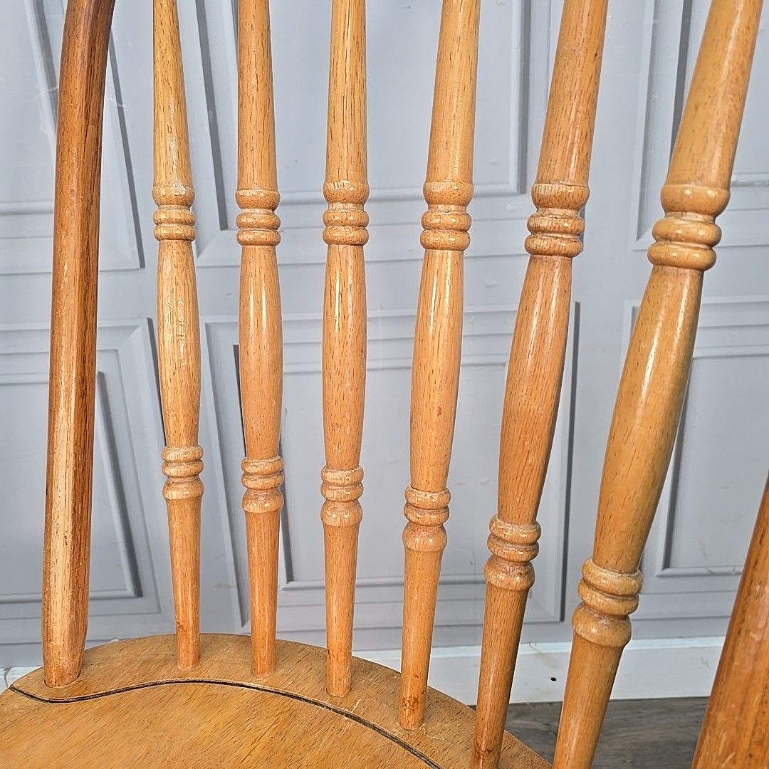 photo vintage Retro Vintage Dining Chair Solid Wooden Hoop Back Windsor Seat Beech Blonde