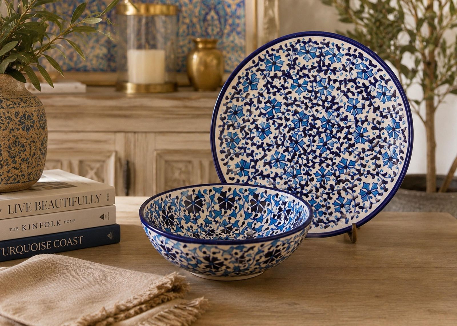 Handgemaakt Turks keramisch kom- en serveerschaalset, blauw bloemmotief Iznik-bord photo furniture