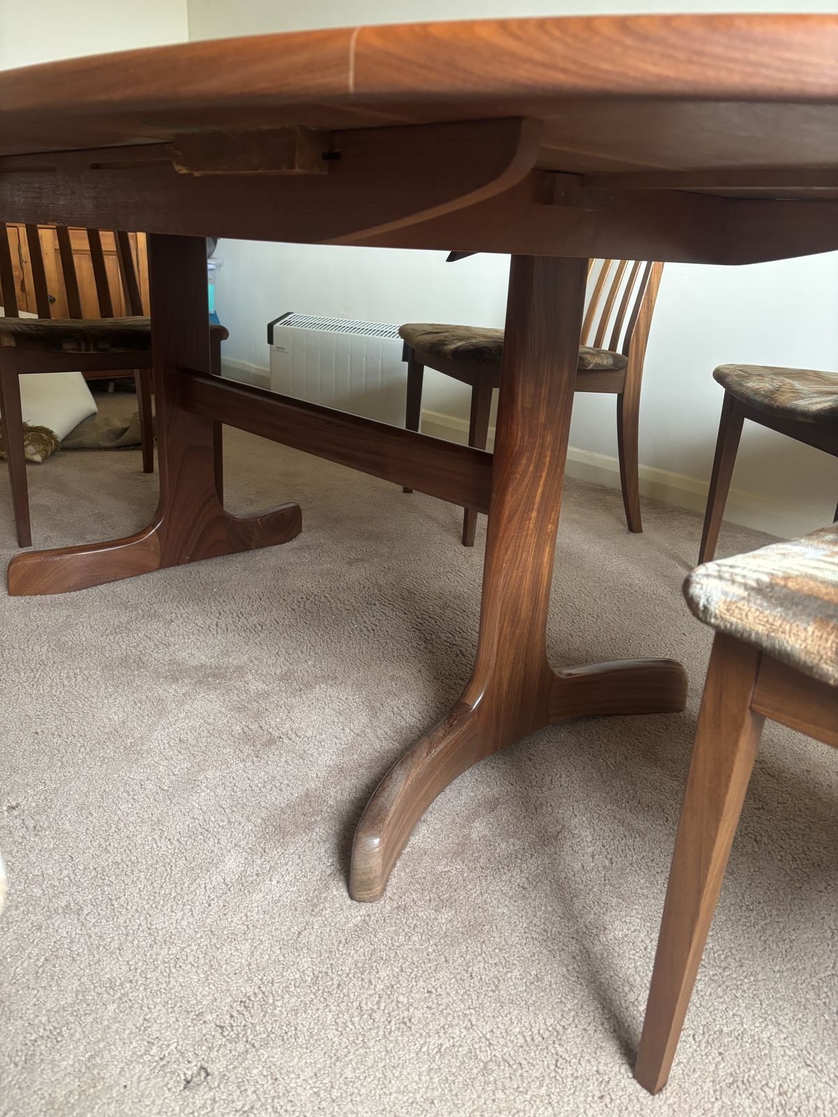 G Plan Extendable Dining Table And Six Chairs photo 800.0