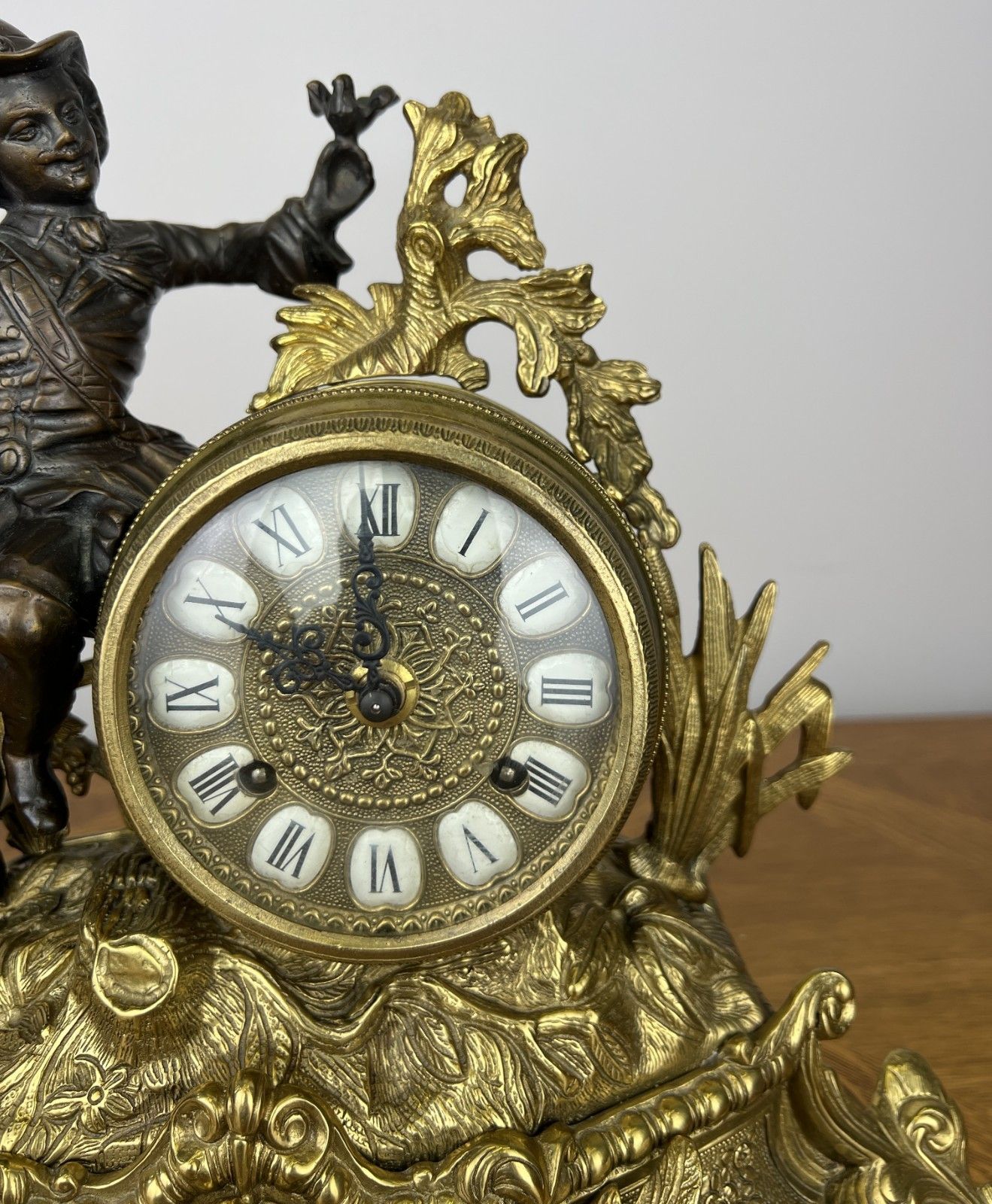 photo furniture Clock Vintage Style Brass Figurine Mantel Clock Ornate Decorative Lot 6033