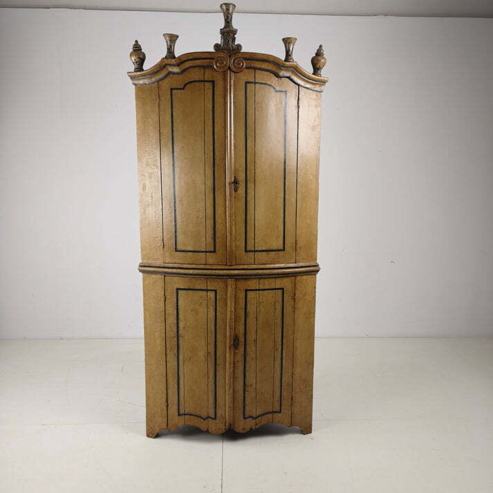 18th Century Dutch Witwerk Cabinet With Original Key And Faux Delft Decoration