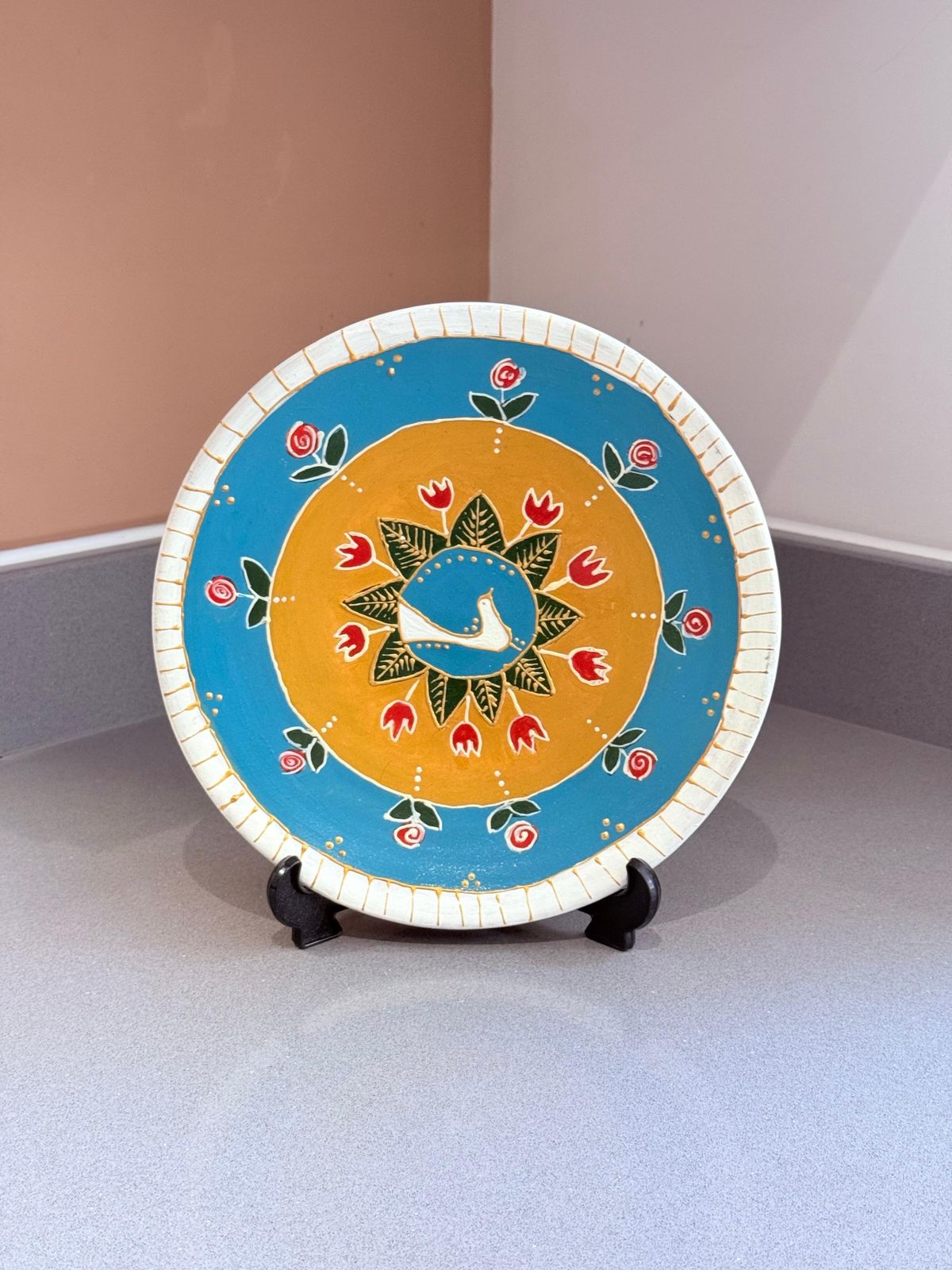 photo vintage Hand Painted Wall Decorative Ceramic Plate With Dove & Floral Folk Art Design
