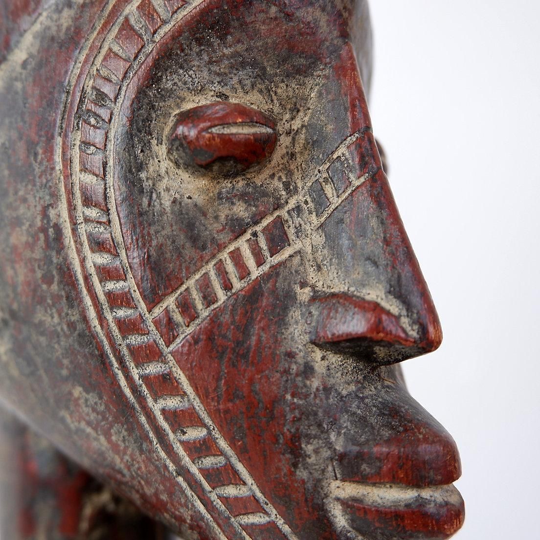 photo vinterior African Hand Carved Wooden Statue, Tribal Art, 20th Century, Africa