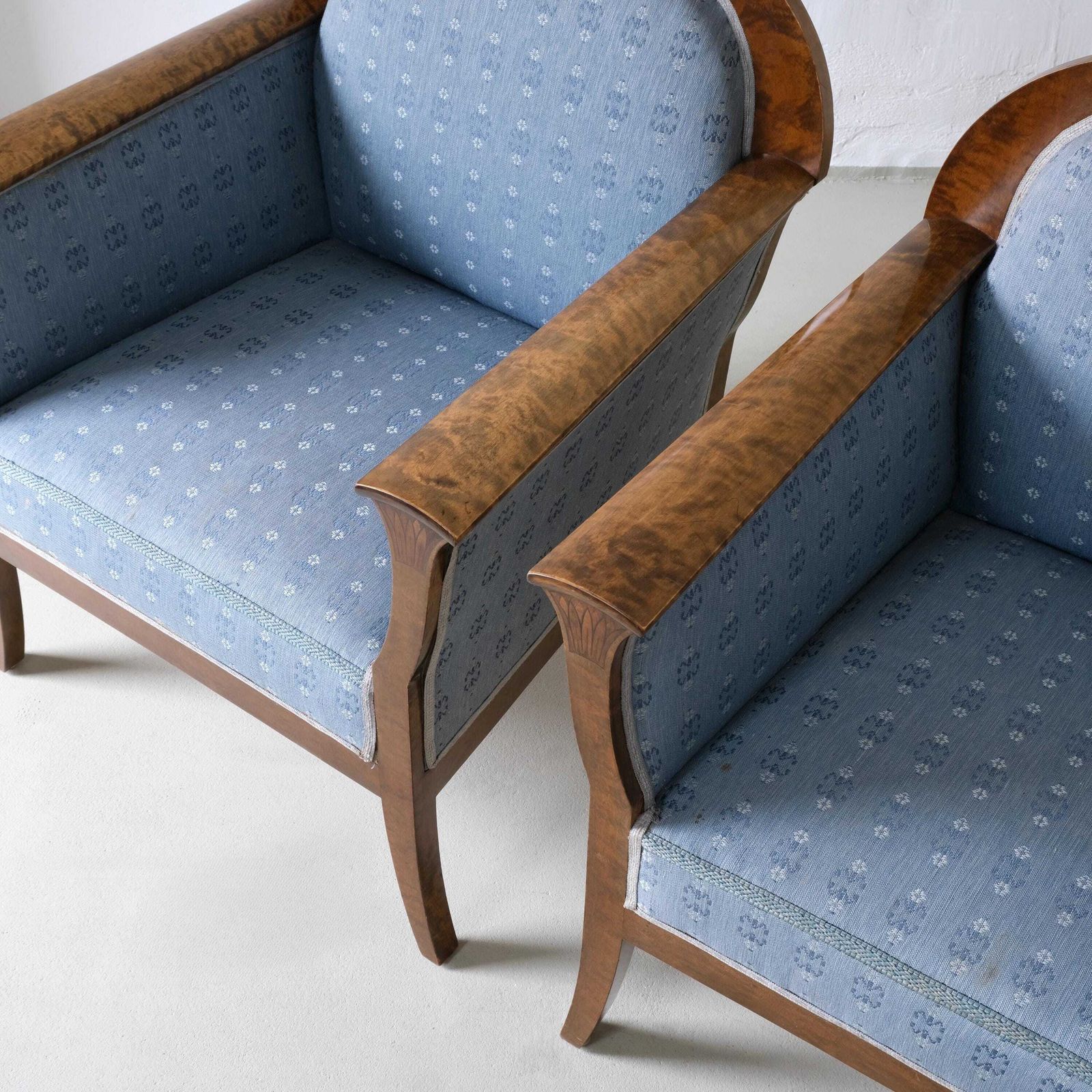 photo for sale Biedermeier fauteuils in satijnberk | Zweden | jaren 1920 | set van 2