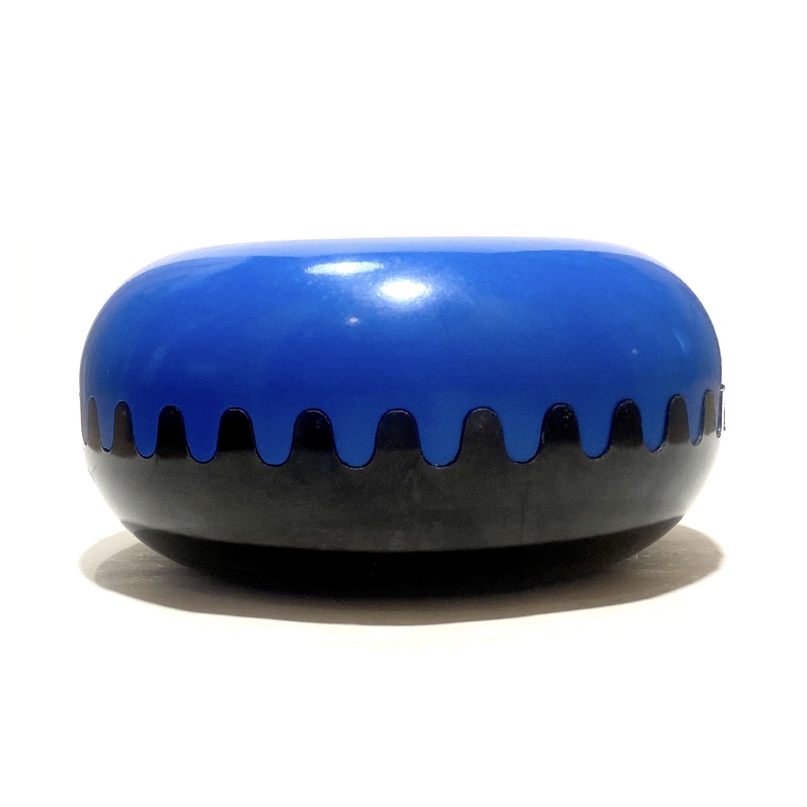 Blauwe & zwarte Clam Ashtray van Alan Fletcher, 1972, Space Age Design photo Woonaccessoires