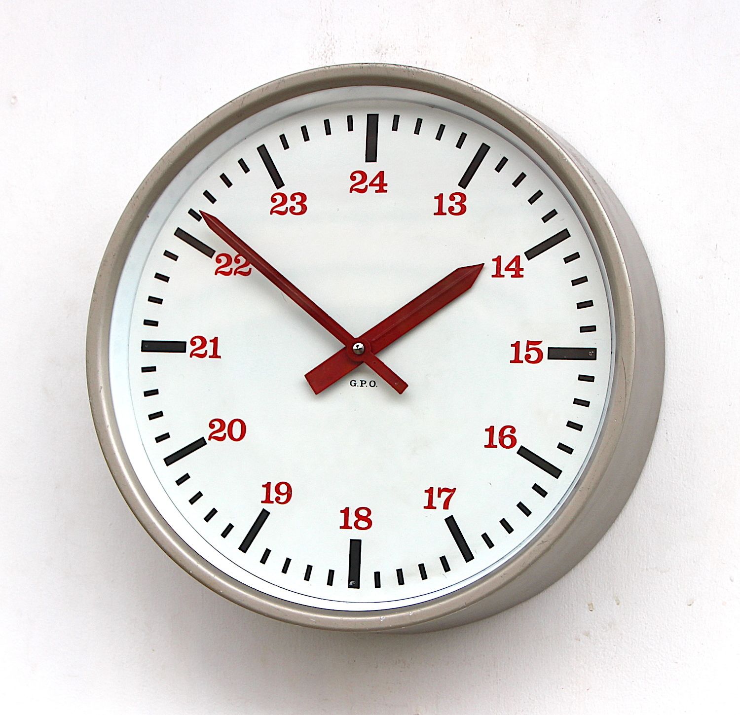Dated 1969 British Gpo Vintage Wall Clock. Fully Guaranteed. London Timepiece